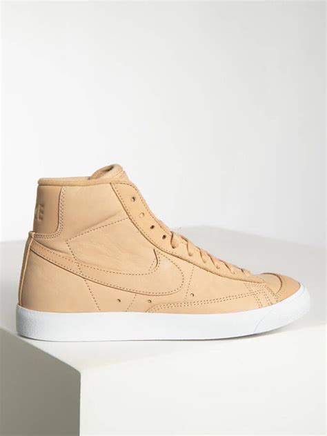 Beige Nike Schoenen voor dames online .